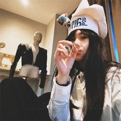 踏浪女人